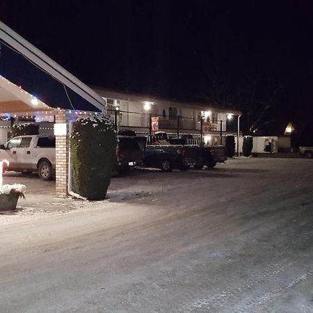 Anchor Riverfront Motel Sicamous Εξωτερικό φωτογραφία