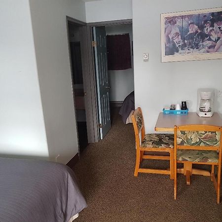 Anchor Riverfront Motel Sicamous Εξωτερικό φωτογραφία