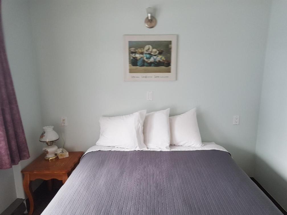 Anchor Riverfront Motel Sicamous Εξωτερικό φωτογραφία