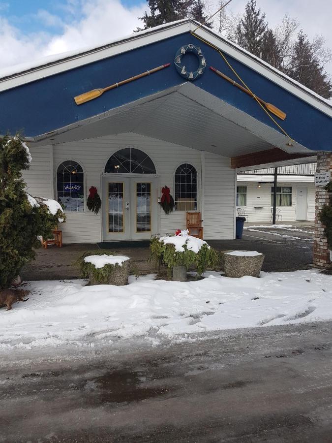 Anchor Riverfront Motel Sicamous Εξωτερικό φωτογραφία