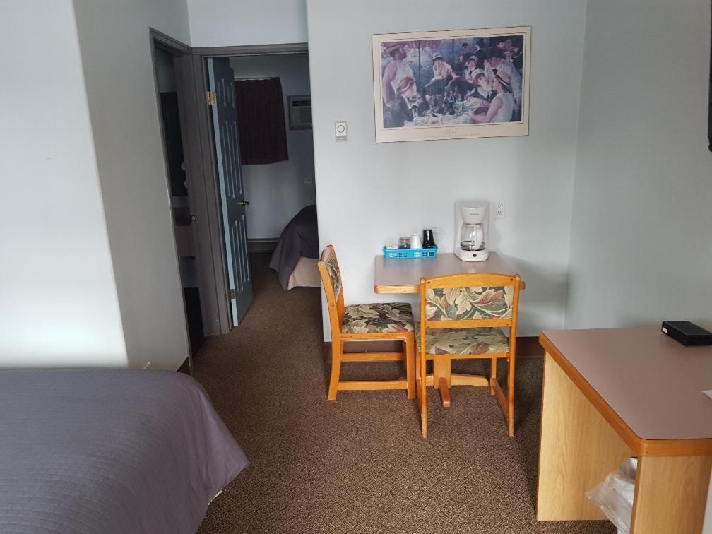 Anchor Riverfront Motel Sicamous Εξωτερικό φωτογραφία
