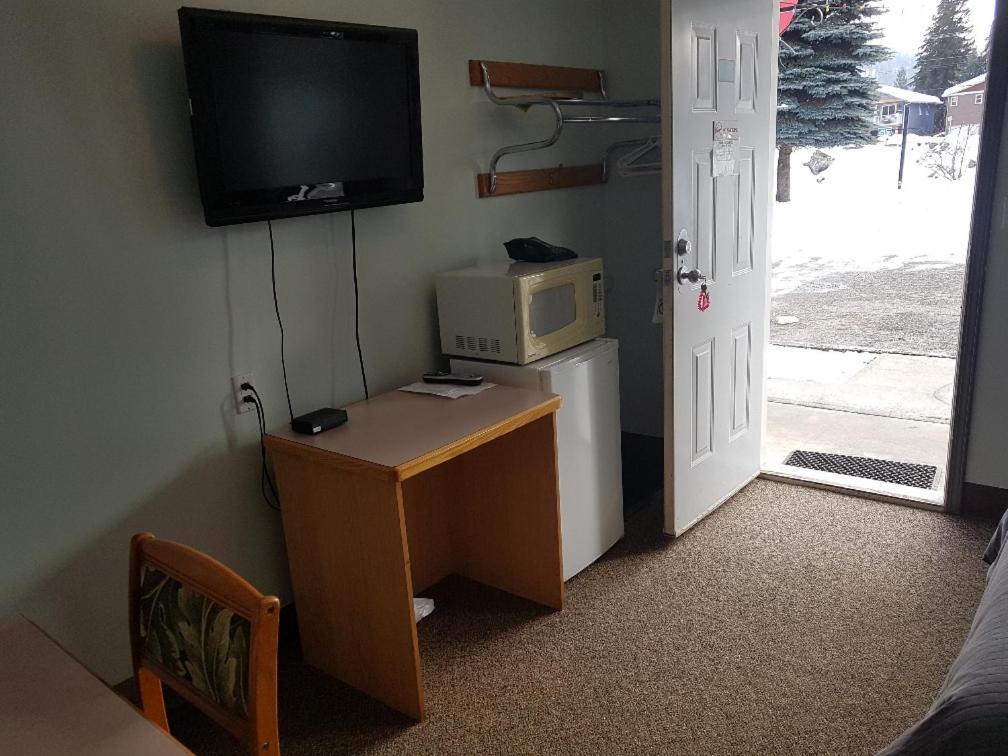 Anchor Riverfront Motel Sicamous Εξωτερικό φωτογραφία